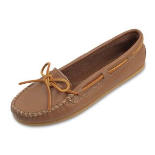 Minnetonka Womens Smooth Leather Moccasin   Light Brown   613 LT. BROWN 7.5, 7.