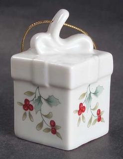 Pfaltzgraff Winterberry Ornament, Fine China Dinnerware   Stoneware,Green Holly,