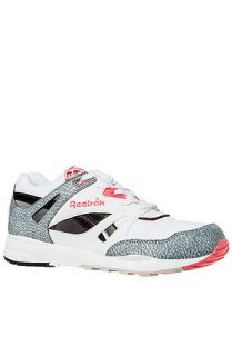 Reebok Sneaker Ventilator OG in White, Black, and Pink