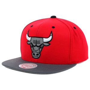 Chicago Bulls Mitchell and Ness NBA XL Reflective 2 Tone Snapback Hat