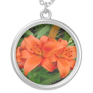 Lily flower   Iridescent orange (Matt 28 30) Necklace