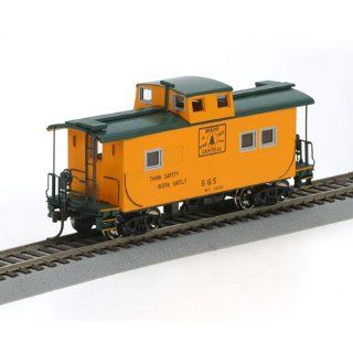 HO RTR Eastern 4 Window Caboose, MEC #665 ATH74320 Toys & Games