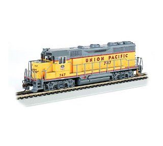 Bachmann Trains EMD GP35 Diesel Locomotive Union Pacific #747 Toys & Games