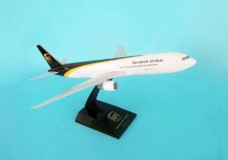 Skymarks UPS 767 300 1/150 Model Airplane Toys & Games