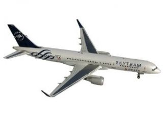 Gemini Jets Delta B757 200W Diecast Aircraft, Skyteam Livery, 12000 Scale Toys & Games