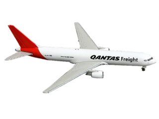 Gemini Jets Qantas Freight B767 300F 1400 Scale Toys & Games