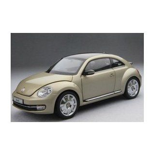 2012 Volkswagen New Beetle Moon Rock Silver 1/18 by Kyosho 08811 Toys & Games