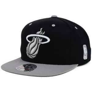 Miami Heat Mitchell and Ness NBA Black Gray Fitted Cap