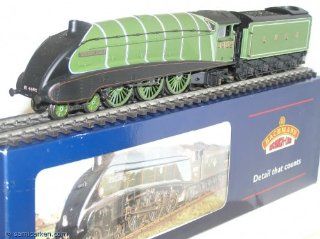 Bachmann OO Gauge 31 956 4 6 2 A4 Class "Golden Eagle" and Tender in LNER Doncaster Green with single chimney and valences, Running #4482 Toys & Games