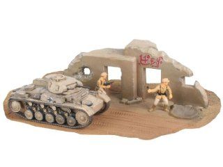 PzKpfw II Ausf F WWII Tank 1/76 Revell Germany Toys & Games