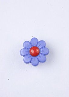Daisy Button   Lavender   Button from Buttons Etc  