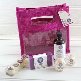 roses are pink treat new mum bath gift set by snuggle feet