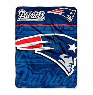 New England Patriots Micro Raschel Throw Blanket  Sports Fan Throw Blankets  Sports & Outdoors