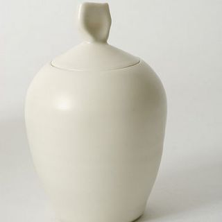 handmade porcelain sugar pot by linda bloomfield