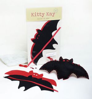 'make & sew' felt 'batty bat' sewing kit by kitty kay   'make & sew'