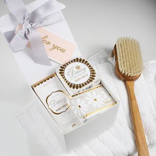 white daisy bathing gift box by bath house