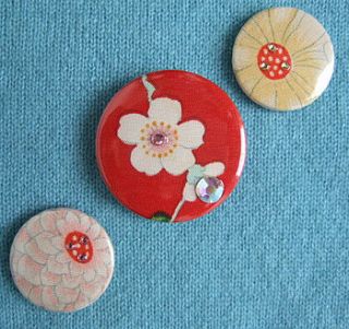 three vintage kimono badges by kuddyco