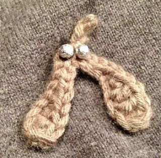 crochet mistletoe brooch by the little lancashire smallholding