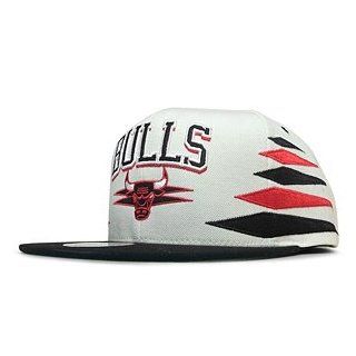 New Mitchell & Ness NBA Chicago Bulls Off White Creme Diamond Snapback Hat  Sports Fan Baseball Caps  Sports & Outdoors