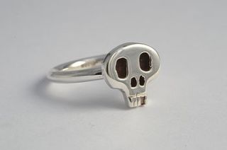 silver skull ring by daniel musselwhite jewellery