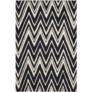 Safavieh Handmade Moroccan Cambridge Zigzag pattern Black/ Ivory Wool Rug (4 X 6)