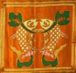 Exotic India Eight Auspicious Tibetan Symbols   The Golden Fishes   Yellow Clothing