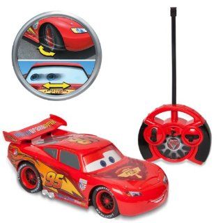 Cars 2 R/C 124th   Lightning McQueen Toys & Games