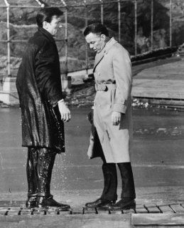 1962 photo Laurence Harvey & Frank Sinatra doing a scene in Central Park, Har g9   Phil Day Pier
