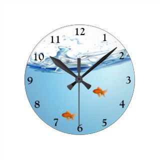 Goldfish under water aquarium round wall clock