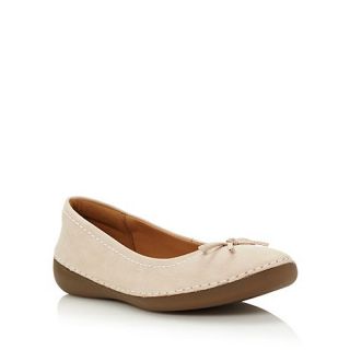 Clarks Cream suede leather low round toed pumps with contrasting stab stitching