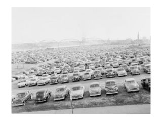 USA, St. Louis, Large parking lot along Mississippi River, MacArthur Bridge in the background Poster Print (18 x 24)